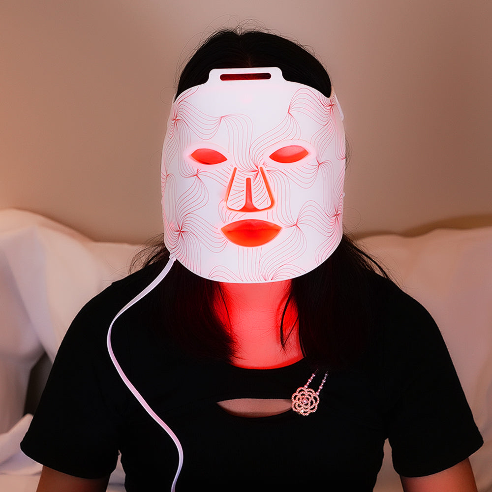 Masque luminothérapie LED en utilisation pour des soins de peau personnalisés